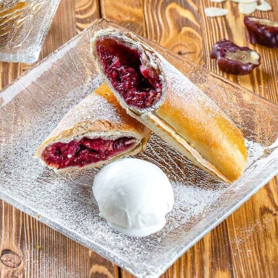 Штрудель вишневый