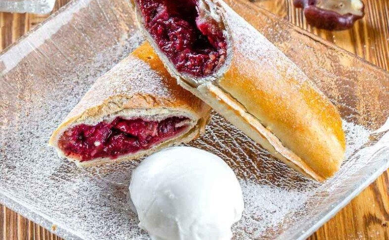 Штрудель вишневый