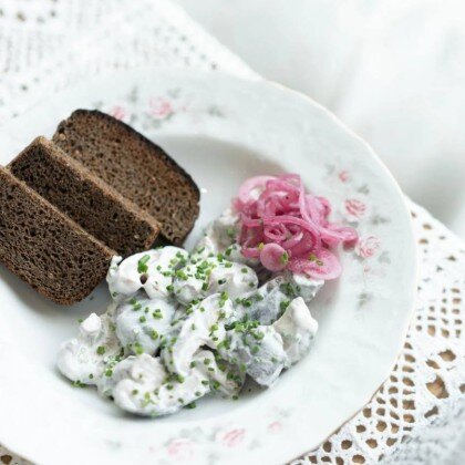 Грузди, соленые со сметаной