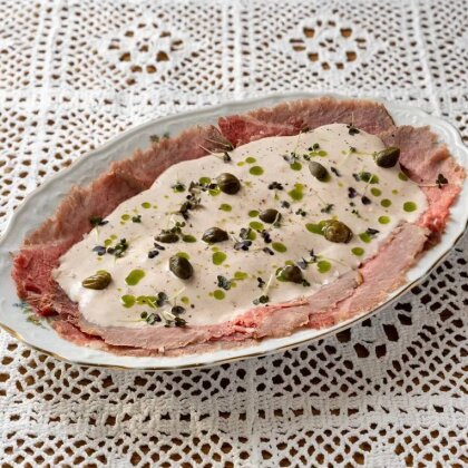 Ростбиф говяжий, с соусом тоннато