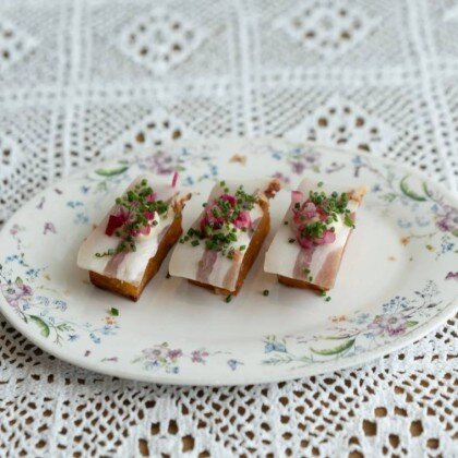 Закуска из копченого сала