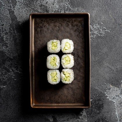 Маки ролл с огурцом