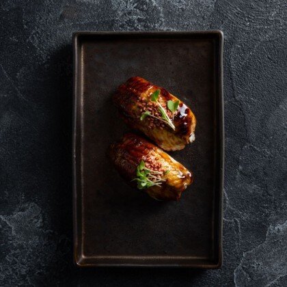 Опаленые суши угорь