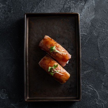 Опаленые суши тунец