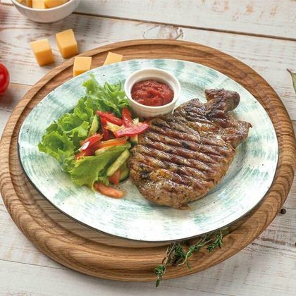 Стейк из свинины с мини-салатом, 250 г