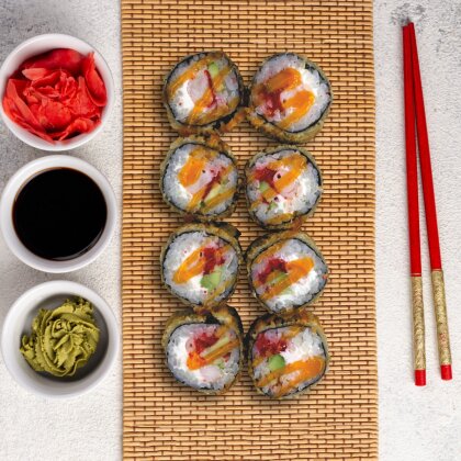 Жареная Калифорния с креветкой, 8 шт (240 г)