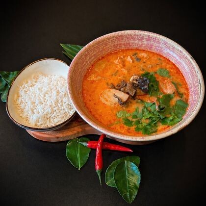 ТОМ ЯМ С КУРИЦЕЙ