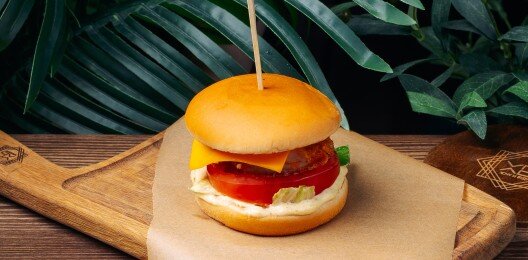 Бургер с цыпленком кацу