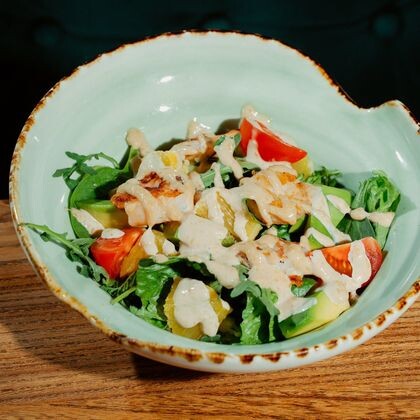 Салат с креветками и авокадо