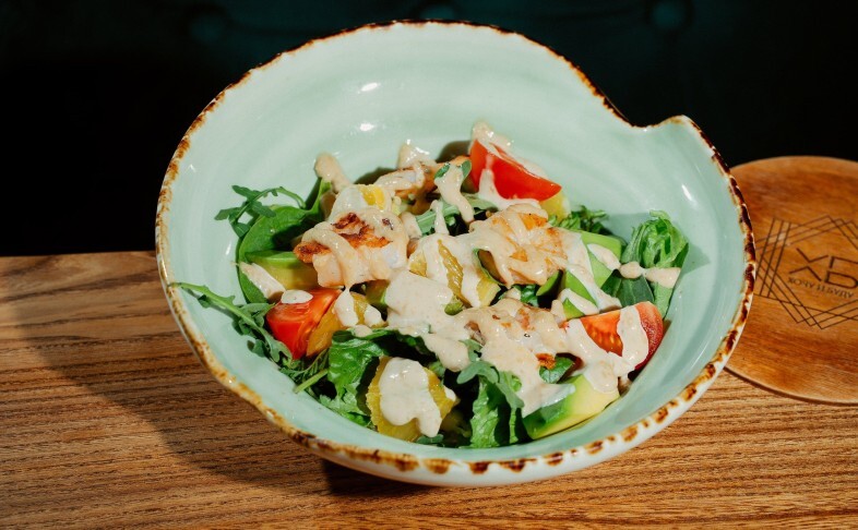 Салат с креветками и авокадо