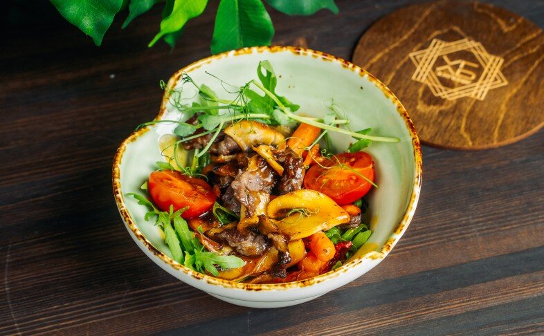 Салат с говядиной и шампиньонами