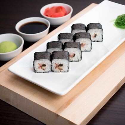 Ролл с угрем