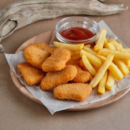 Куриные наггетсы с картофелем фри