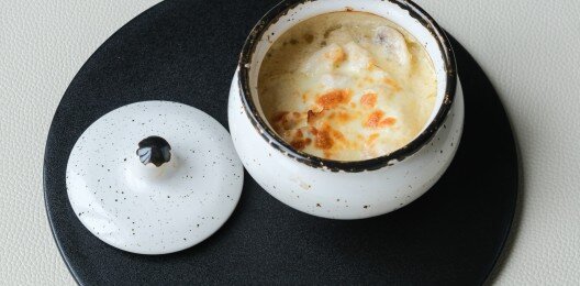 Курица под грибным жюльеном