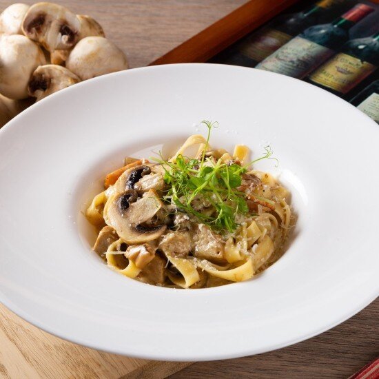 Паста с белыми грибами и беконом