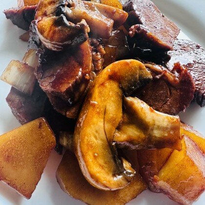 #51 Тушёная говядина с шампиньонами и картофелем