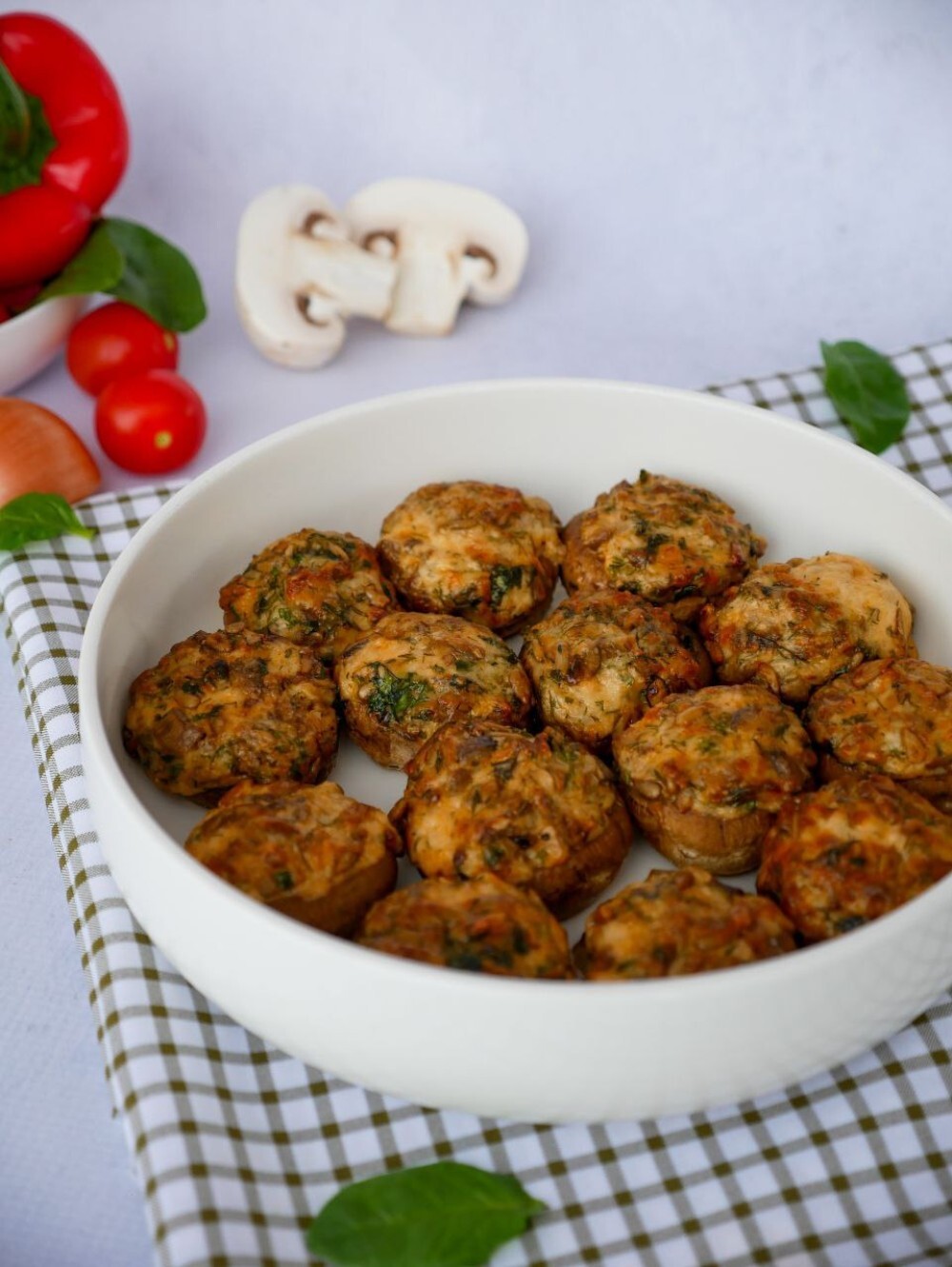 Шампиньоны фаршированные за 100гр