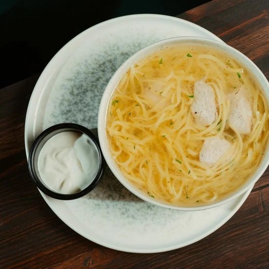 Куриный бульон с домашней лапшой