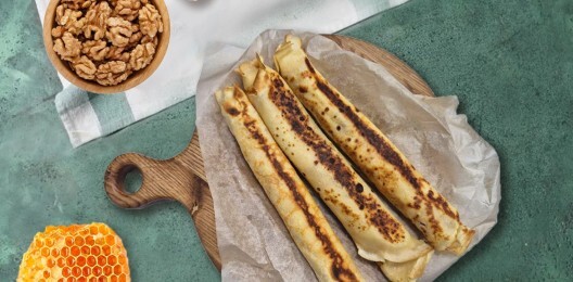 Блины с грецким орехом и медом