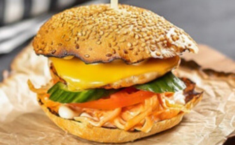 Бургер с куриной котлетой