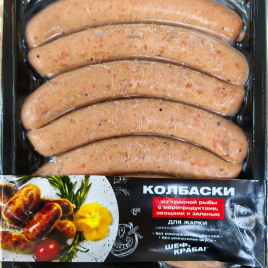 Колбаски из красной рыбы с морепродуктами, овощами и зеленью