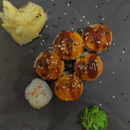 Запеченый хосомаки с угрём