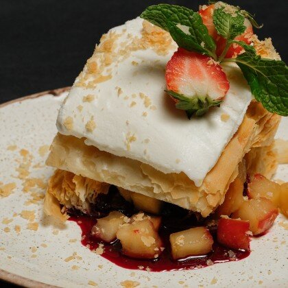 Слоеный тарт со смородиной