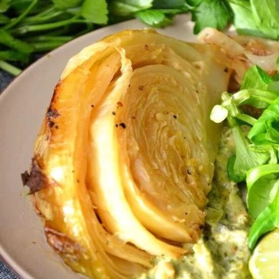 Стейк из капусты со сметаной