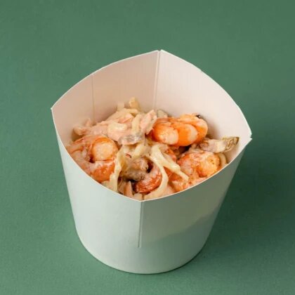 Wok с креветкой с лососем