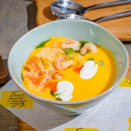 Крем-суп из тыквы с креветками и кокосовым йогуртом