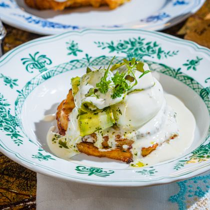 Драник с бифштексом из индейки с соусом Пармезан