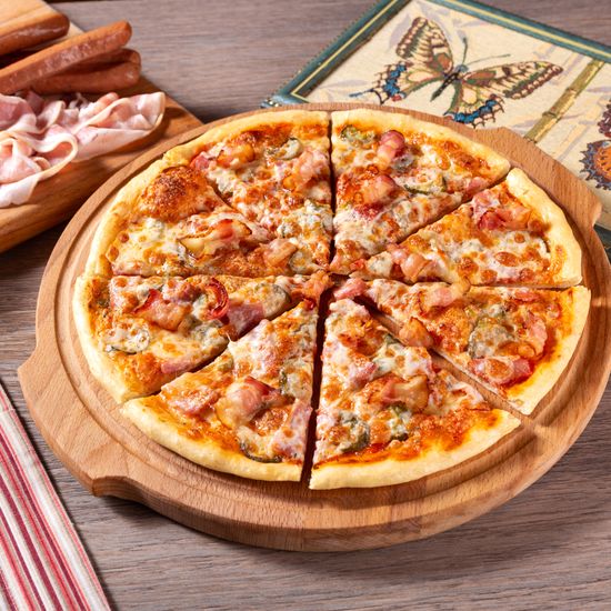 Пицца с беконом