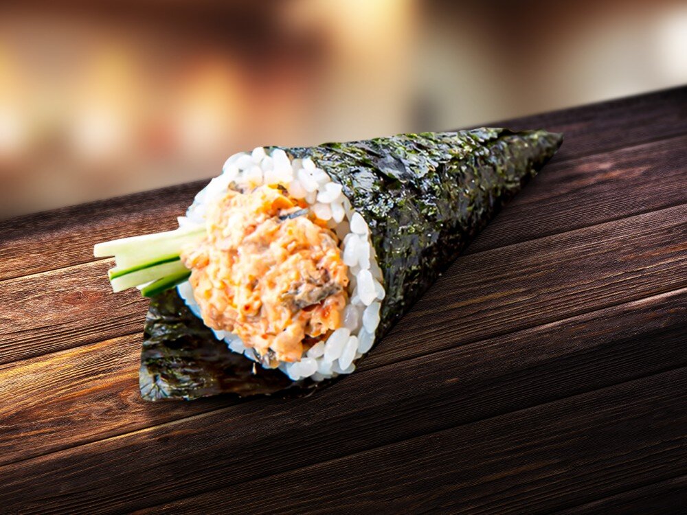 Ручной ролл с угрём