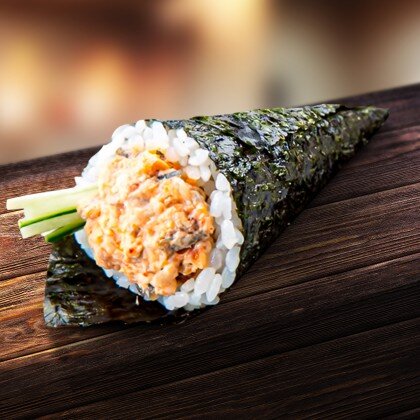 Ручной ролл с угрём