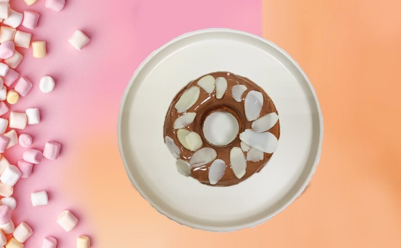 Пончик в миндальной обсыпке