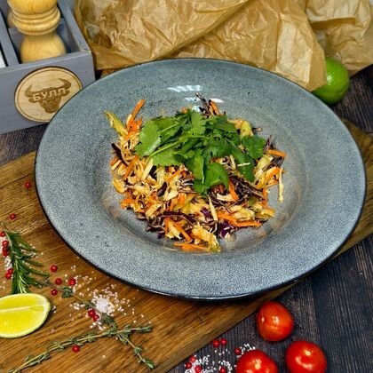 Салат Коул Слоу с курицей