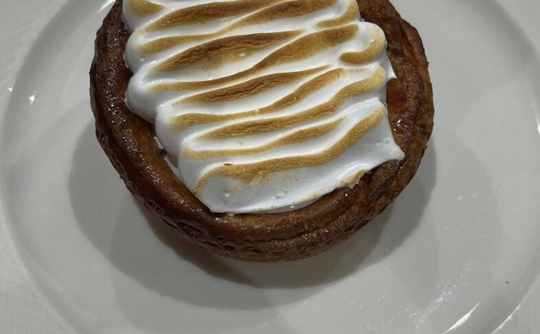 Дэниш с лимонным кремом и меренгой