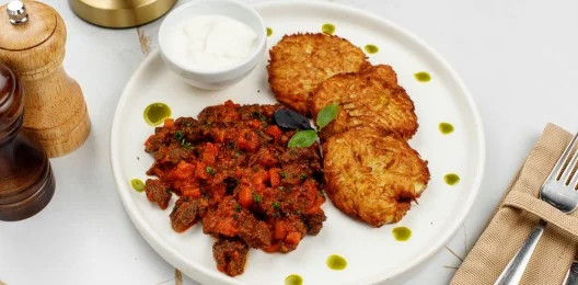 Драники с гуляшом