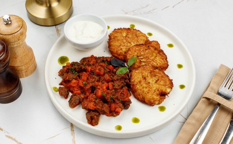 Драники с гуляшом