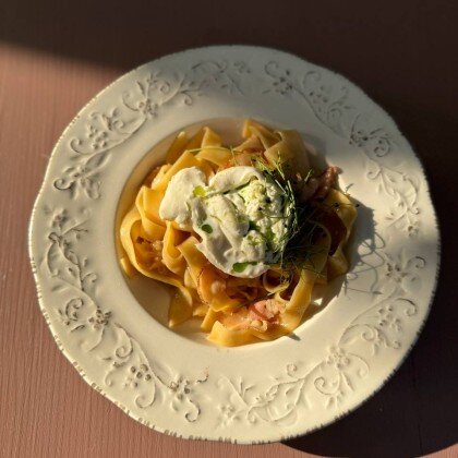 Паста с беконом и сливочной бураттой