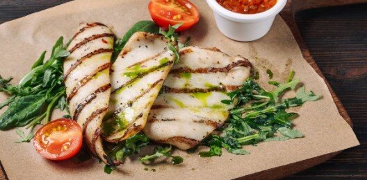 Кальмар на гриле с томатной сальсой