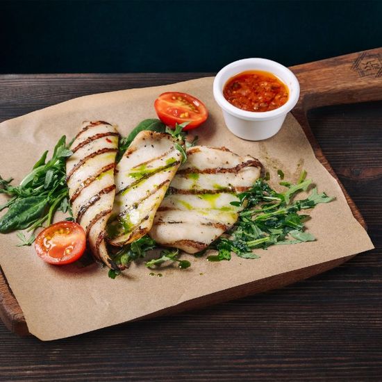 Кальмар на гриле с томатной сальсой