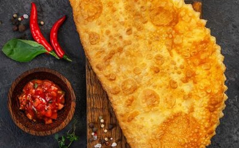 Чебурек с ветчиной и сыром