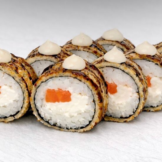 Жареный ролл с лососем