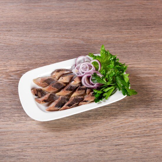 Сельдь с маринованным луком