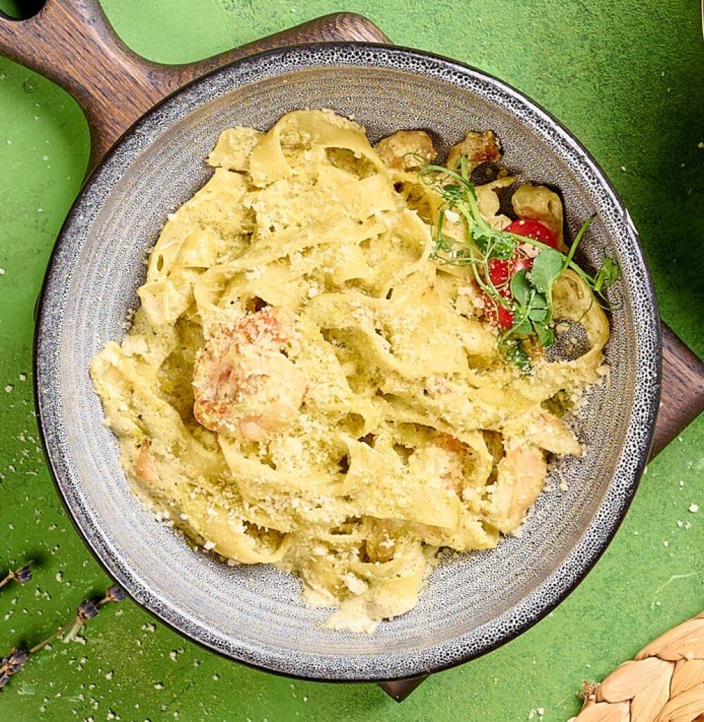 Паста с цыпленком и креветками