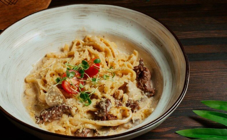 Паста с говядиной в сливочном соусе