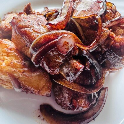 #55 Рёбрышки свиные с луком и чесноком