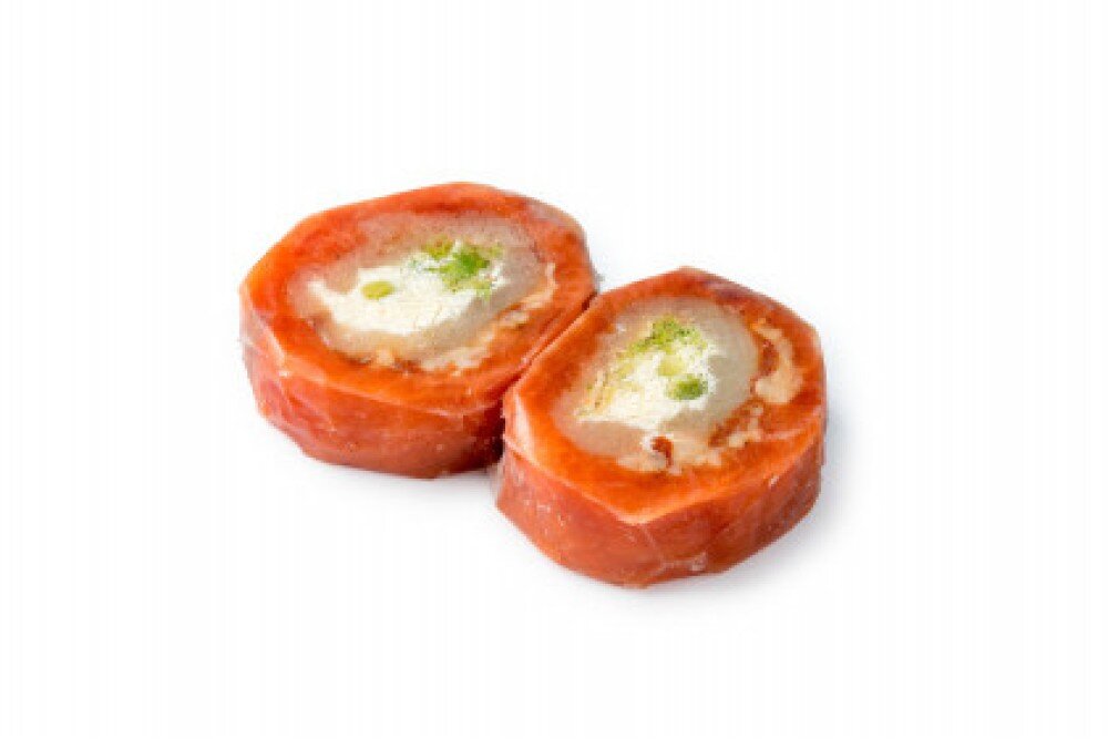 Рулет из кеты с вялеными томатами и брокколи, кг