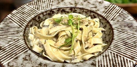 Паста с курицей и грибами